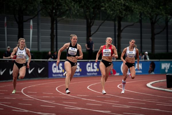 Shaina Burns (USA), Hanne Maudens (BEL), Lovisa Karlsson und Anna-Lena Obermaier (LG Telis Finanz Regensburg) ueber 200m am 07.05.2022 beim Stadtwerke Ratingen Mehrkampf-Meeting 2022 in Ratingen